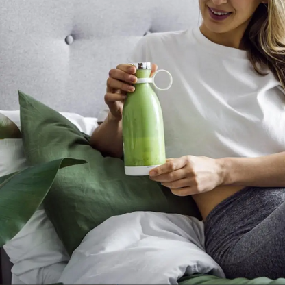 Mini Rechargeable Portable Electric Fruit Blender - 350ML - Random Color